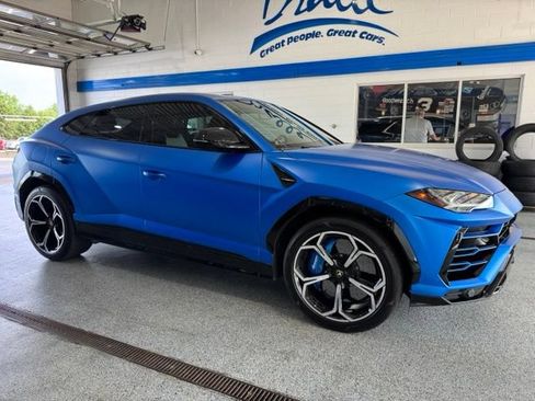 Used 2021 Lamborghini Urus AWD/4WD image 11