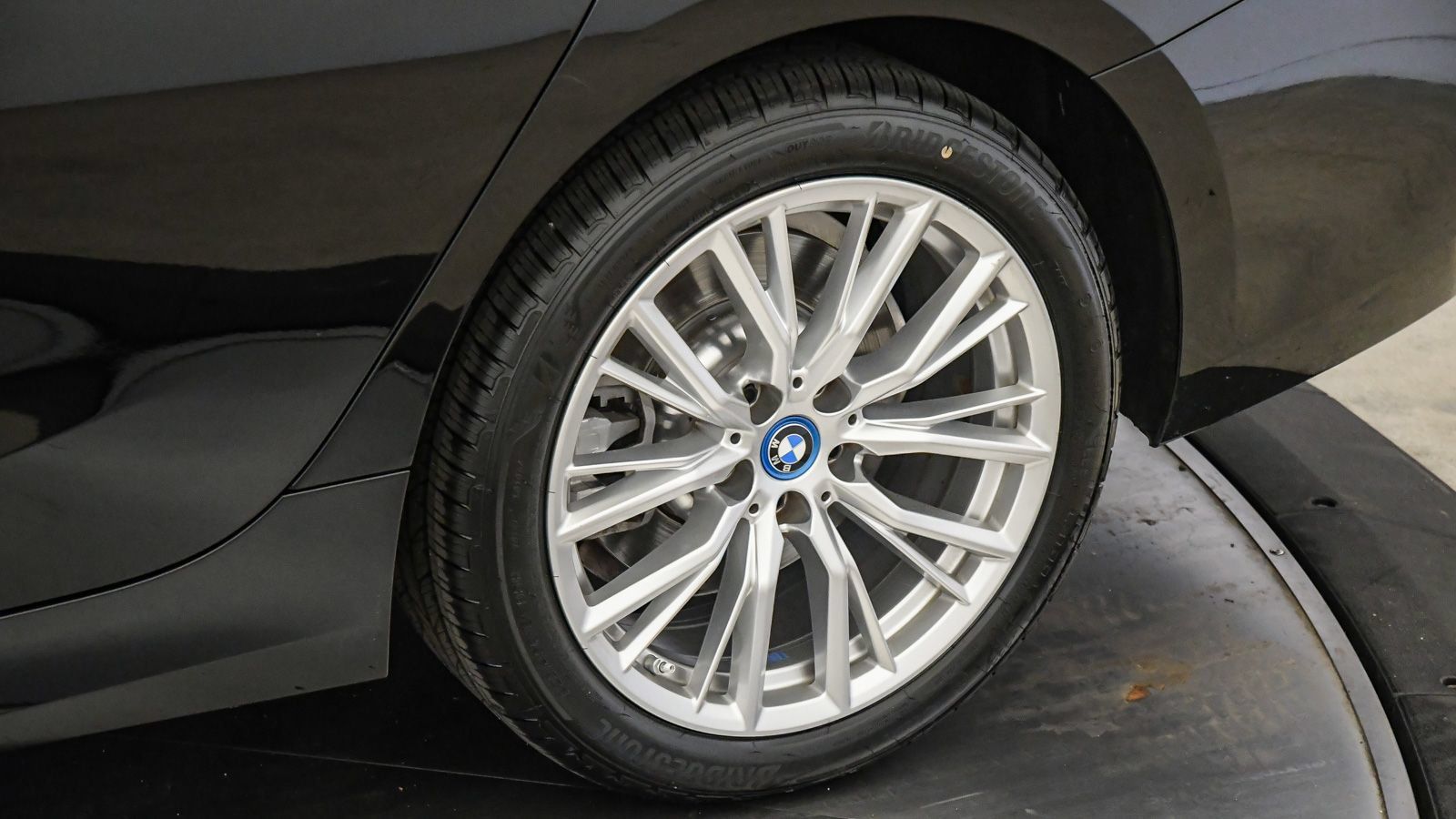 Certified 2024 BMW 330e w/ Convenience Package RWD image 10
