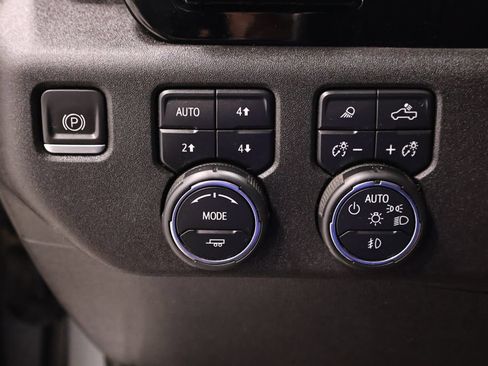 Used 2024 Chevrolet Silverado 3500 High Country w/ High Country Premium Package AWD/4WD image 28