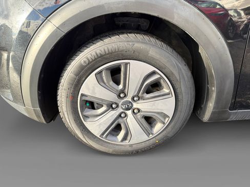 Used 2019 Kia Niro EX image 9