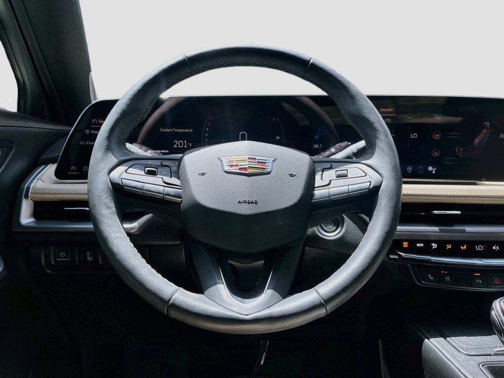 Used 2025 Cadillac XT4 Premium Luxury FWD image 11
