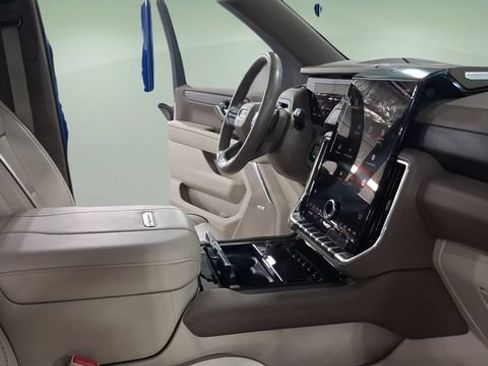 Used 2025 GMC Yukon XL Denali w/ Sun & Power Step Package AWD/4WD image 11