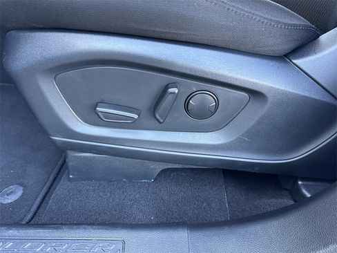 Used 2024 Ford Explorer XLT image 13