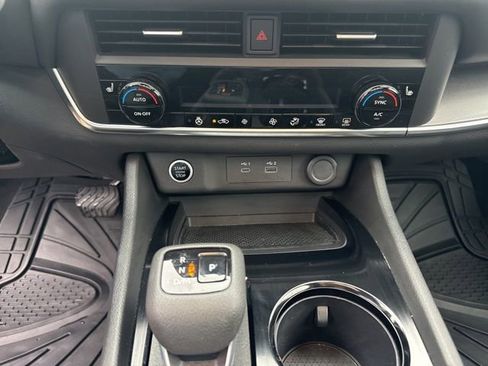 Used 2023 Nissan Rogue SV w/ SV Premium B Package image 19