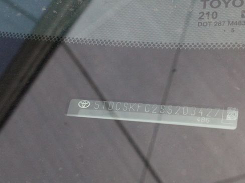 Certified 2025 Toyota Sienna XLE Woodland Edition AWD/4WD image 69