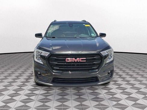 Used 2023 GMC Terrain SLT w/ Tech Package FWD image 2