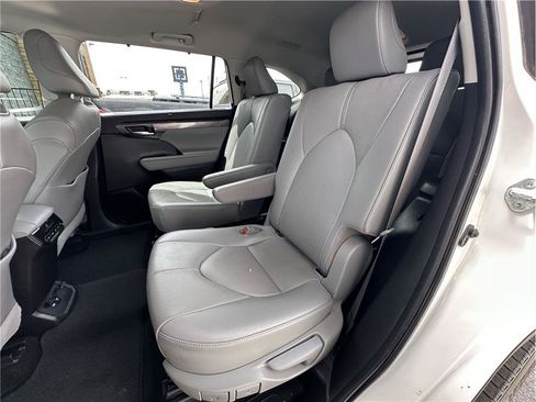 Used 2020 Toyota Highlander Limited AWD/4WD image 16