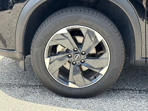 Certified 2024 Nissan Rogue SV FWD image 11