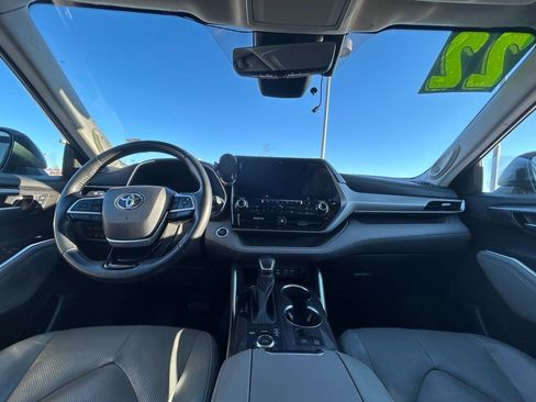Used 2022 Toyota Highlander Platinum image 10