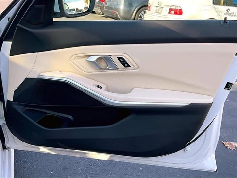 Used 2025 BMW 330i Sedan w/ Premium Package image 25