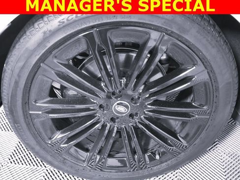 Used 2025 Land Rover Range Rover SE AWD/4WD image 7