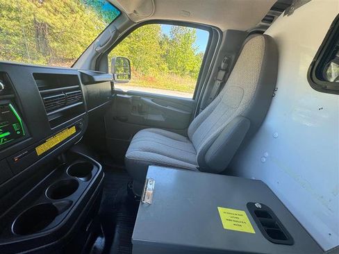 Used 2012 Chevrolet Express 1500 RWD image 23