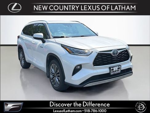 Used 2021 Toyota Highlander Platinum AWD/4WD image 1