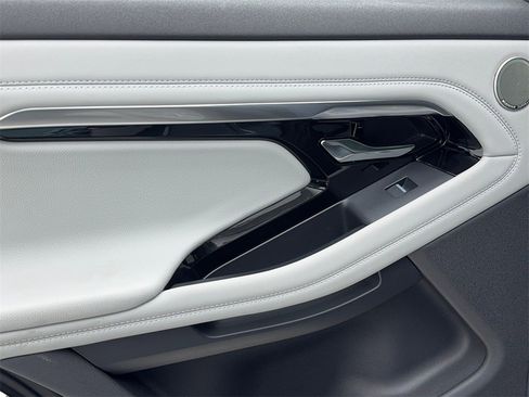 Used 2023 Land Rover Range Rover Evoque R-Dynamic SE image 44