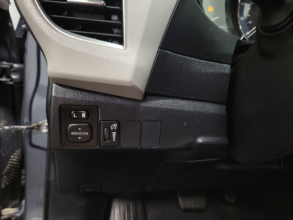 Used 2014 Toyota Corolla LE FWD image 24