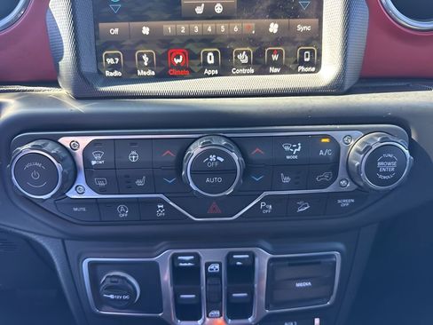 Used 2018 Jeep Wrangler Unlimited Rubicon image 16