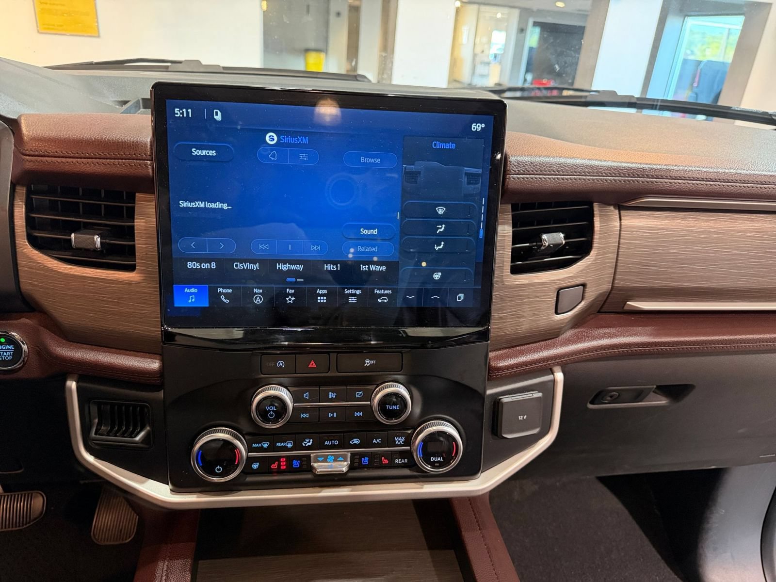 Used 2024 Ford Expedition Limited AWD/4WD image 16