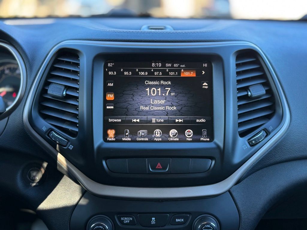 Used 2014 Jeep Cherokee Latitude w/ Comfort/Convenience Group AWD/4WD image 3
