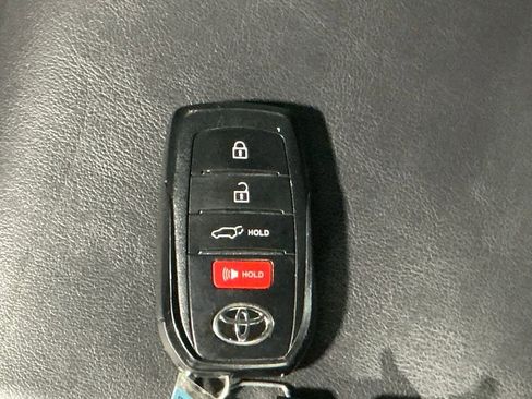 Used 2024 Toyota Venza XLE AWD/4WD image 42