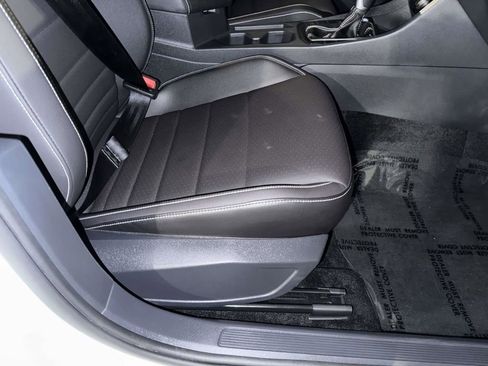 Used 2024 Volkswagen Jetta SE w/ Panoramic Sunroof Package FWD image 16
