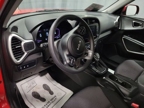 Used 2023 Kia Soul LX image 13