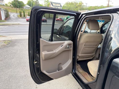 Used 2017 Nissan Frontier SV w/ SV Value Truck Package image 12