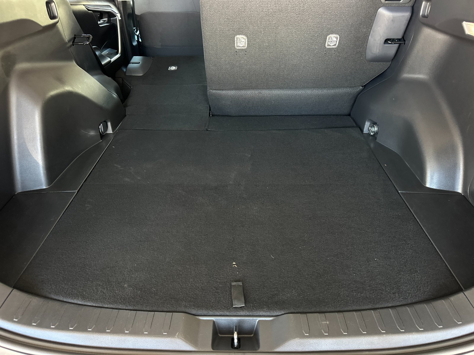 Used 2025 Toyota RAV4 XLE FWD image 14
