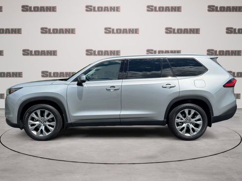 Used 2024 Toyota Grand Highlander AWD image 2