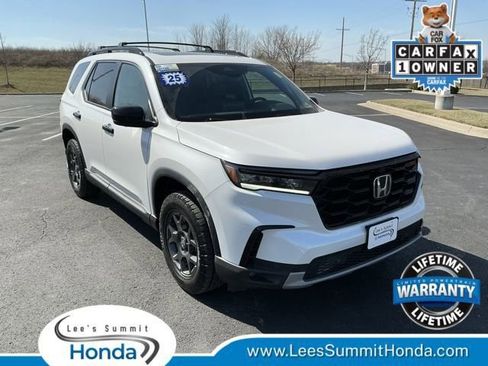Used 2025 Honda Pilot TrailSport image 1