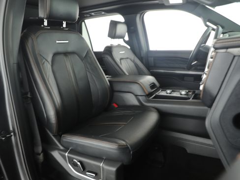 Used 2023 Ford Expedition Platinum image 17
