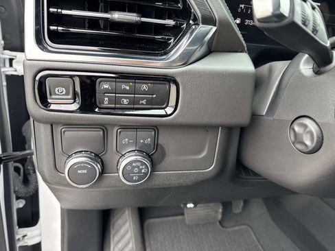 Used 2025 GMC Yukon Denali image 32