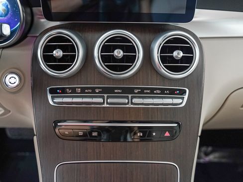 Used 2022 Mercedes-Benz GLC 300 image 19