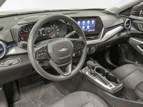 Used 2025 Chevrolet Trax LS FWD image 15