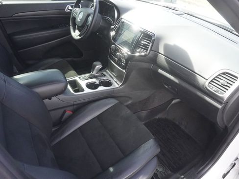 Used 2019 Jeep Grand Cherokee Altitude image 22