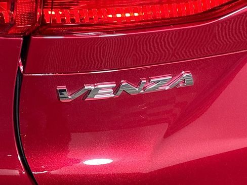 Used 2024 Toyota Venza Limited image 23