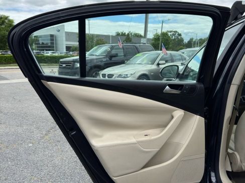 Used 2010 Volkswagen Passat Komfort image 9