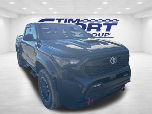 Used 2025 Toyota Tacoma TRD Sport image 3