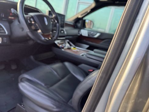 Used 2023 Lincoln Navigator Reserve AWD/4WD image 7