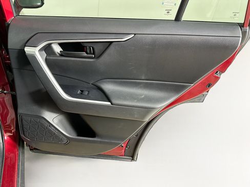 Used 2021 Toyota RAV4 LE image 28