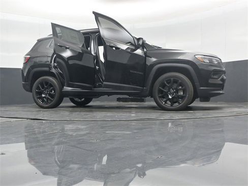 New 2026 Jeep Compass Latitude w/ Mopar Graphics Package image 47