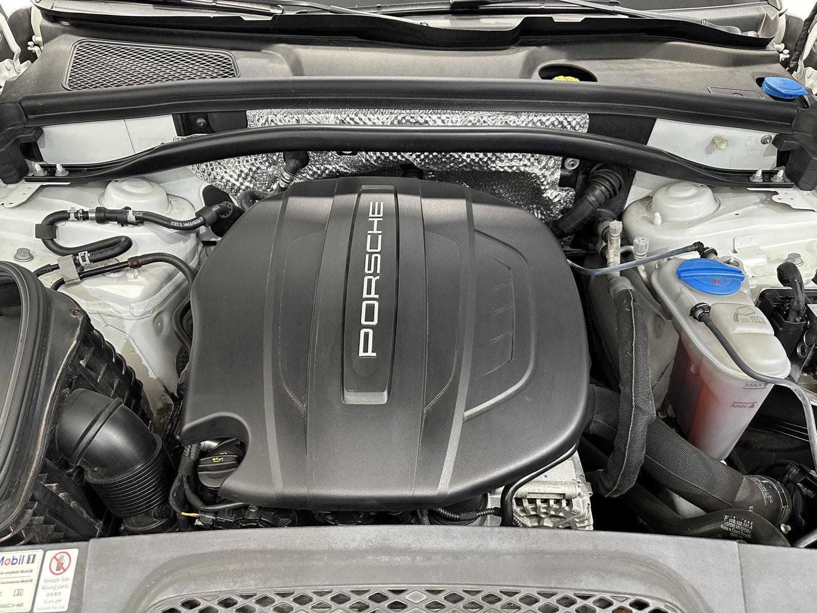 Used 2018 Porsche Macan AWD/4WD image 43