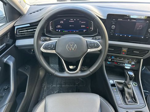 Used 2025 Volkswagen Jetta SEL image 14