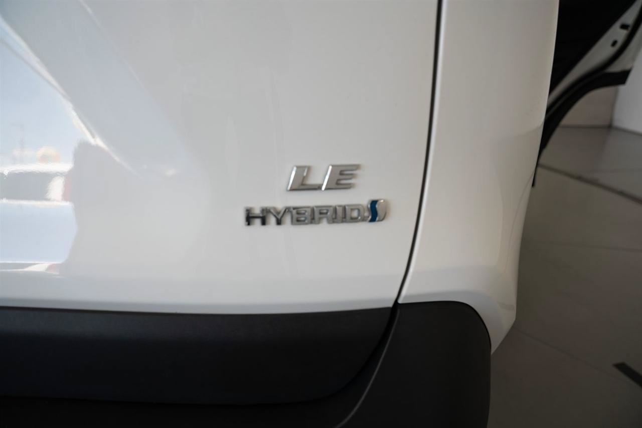 Used 2022 Toyota RAV4 LE AWD/4WD image 21