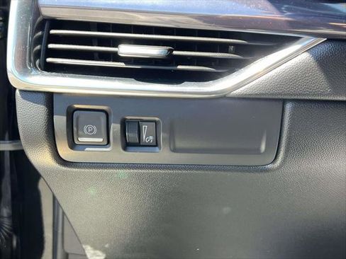Used 2022 Cadillac XT4 Luxury w/ Cold Weather Package AWD/4WD image 23