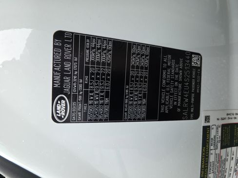 Used 2025 Land Rover Discovery Metropolitan Edition AWD/4WD image 37