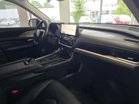 Used 2024 Toyota Grand Highlander AWD image 44