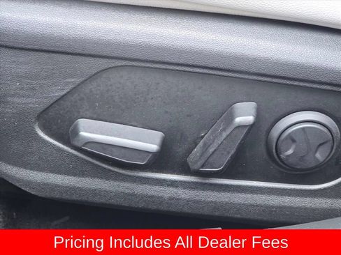 Used 2022 Hyundai Elantra Limited FWD image 15