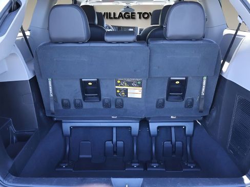 Certified 2019 Toyota Sienna SE Premium image 18