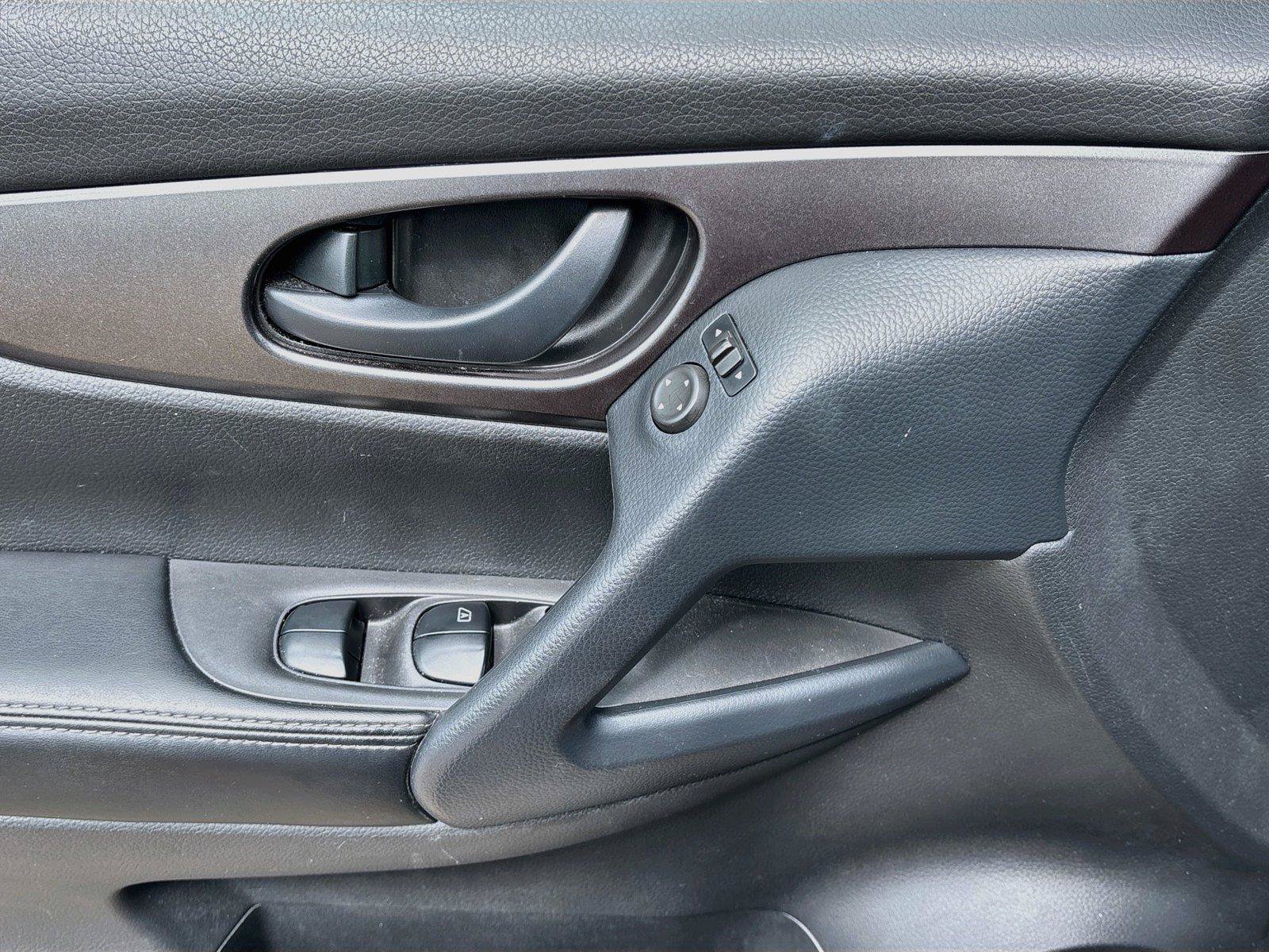 Used 2021 Nissan Rogue Sport S FWD image 17