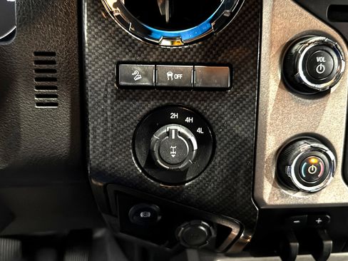 Used 2015 Ford F250 Lariat w/ Lariat Interior Package image 23